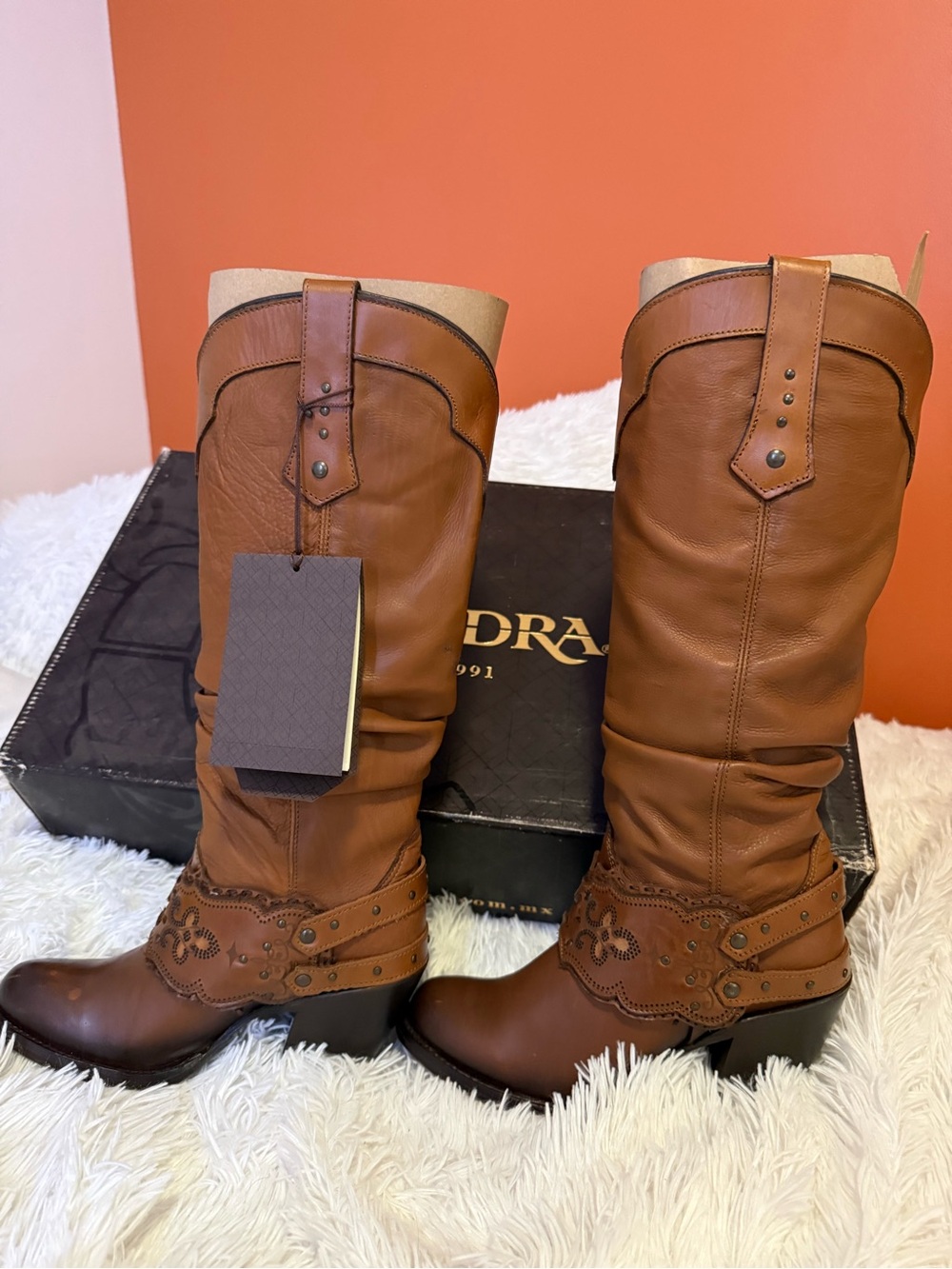 NWT Women Cuadra Boots